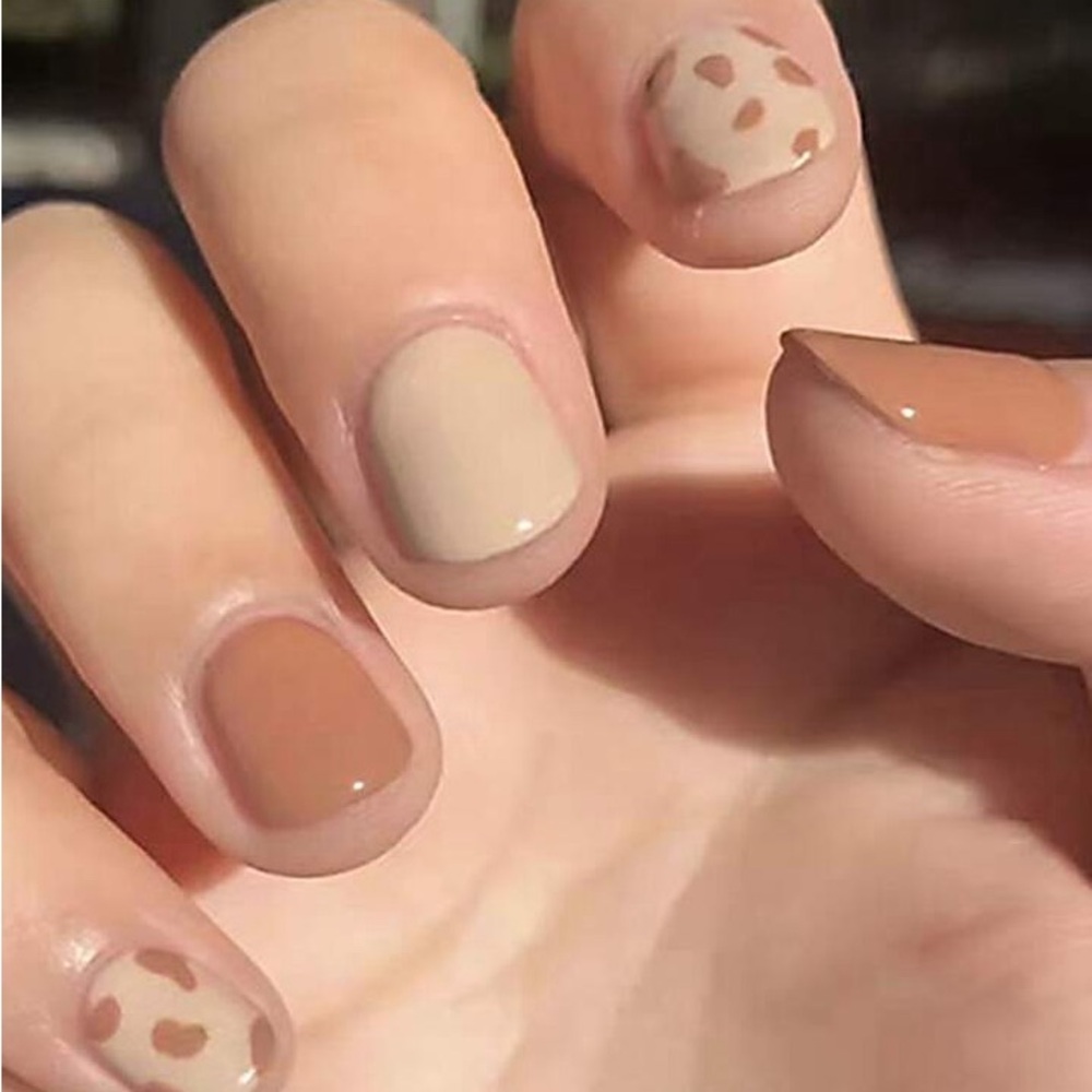 Neutral Tone Nails - Picture 1 of 1